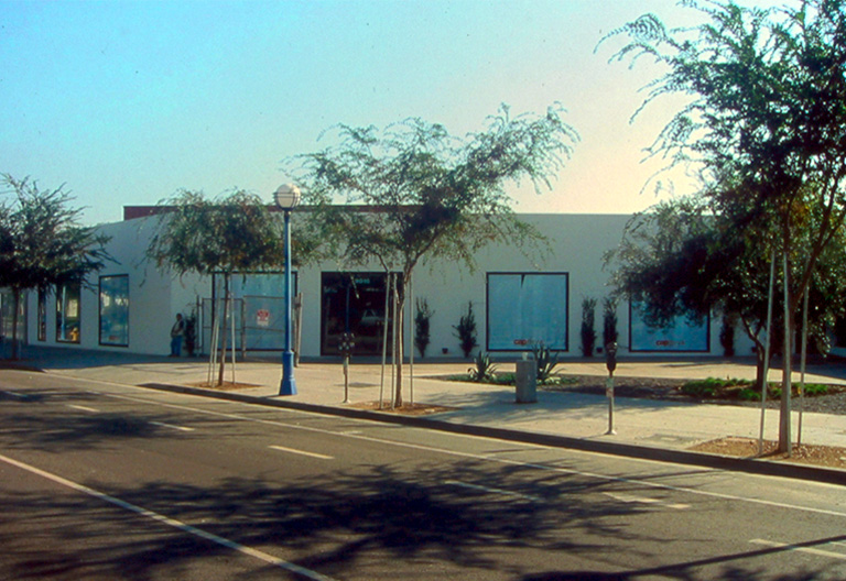 Cappellini Showroom in Los Angeles (2004) seen from the outside